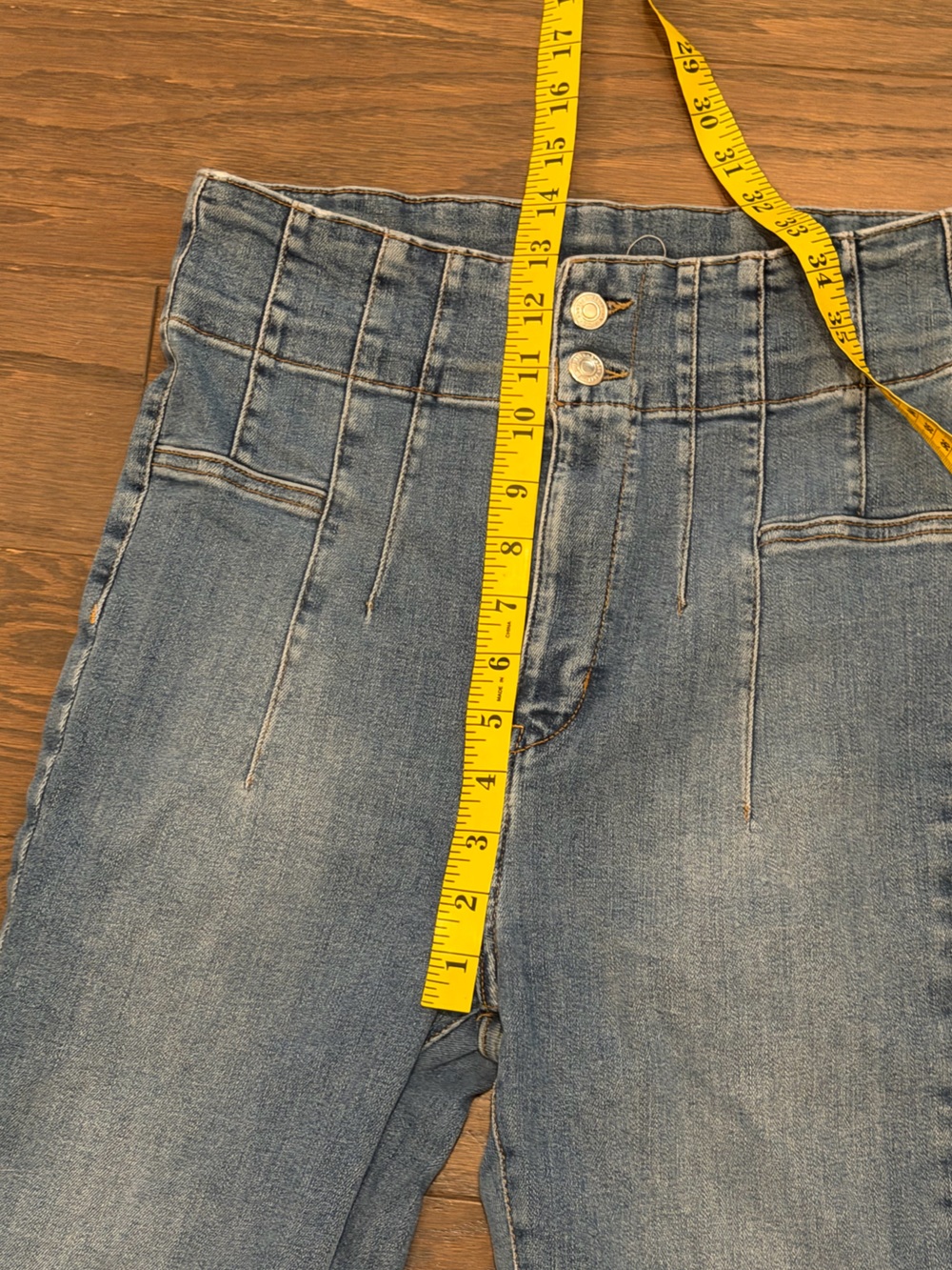 High-Waist Flare Women's Jeans in Light Blue - Picture 6 of 9